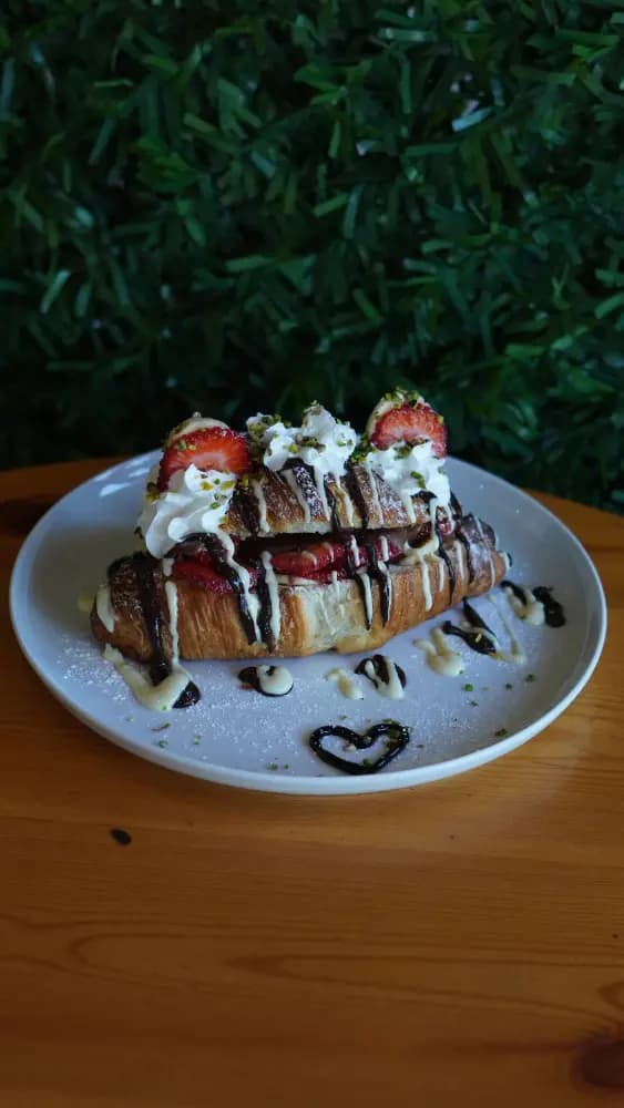 Meyveli Kruvasan Sandwich